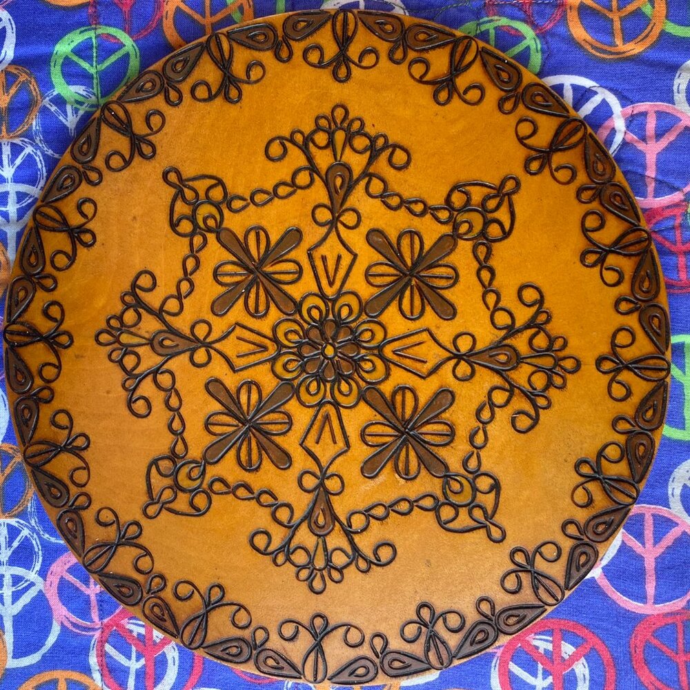 42-(VHD) Vintage. Wood. Decor. Flatround. Plate.